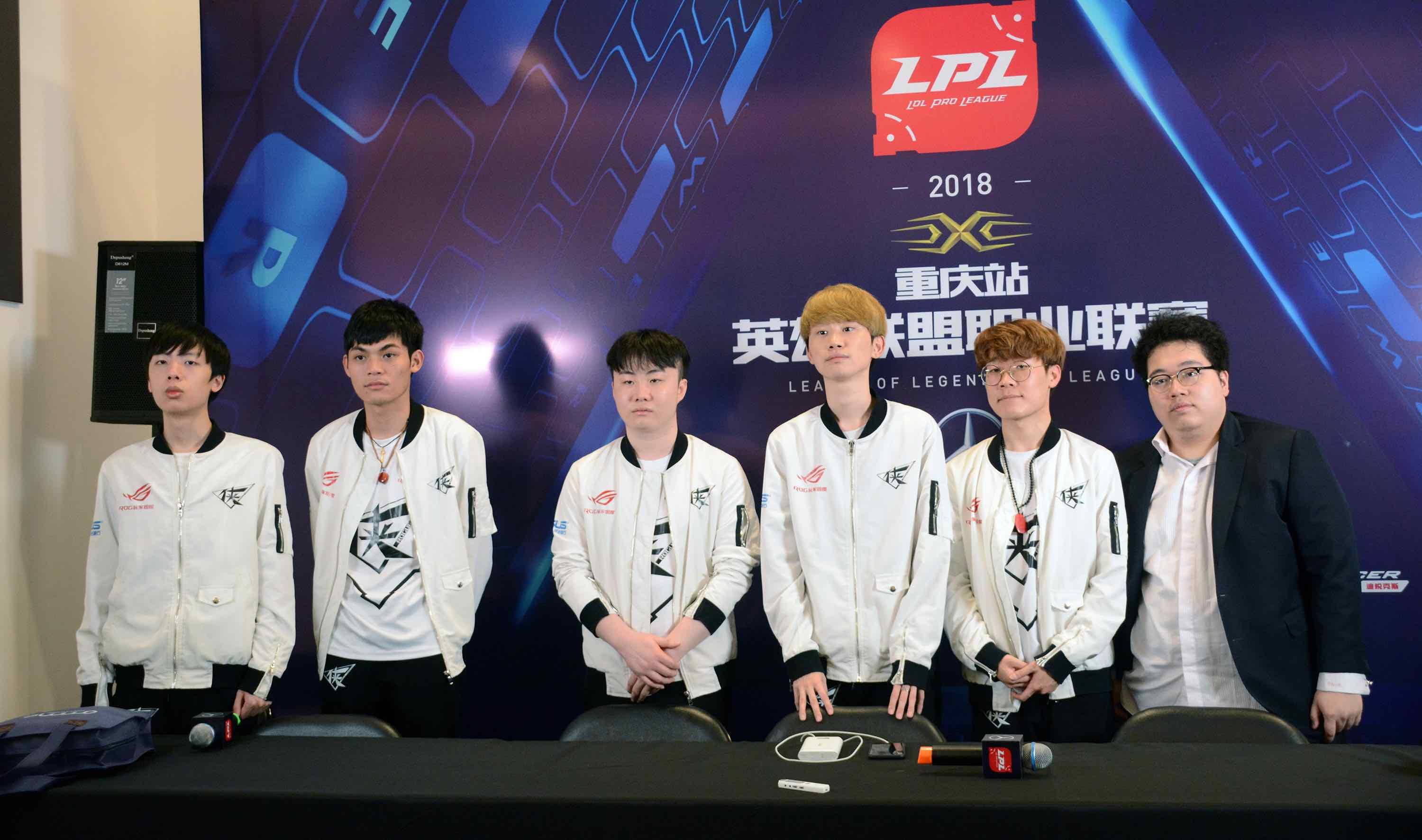 试图击打 试图击打